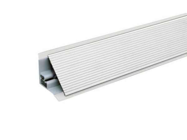 Плинтус алюминиевый ЭЛИТ рифленый L-3м серебро (40) ПР-Ж